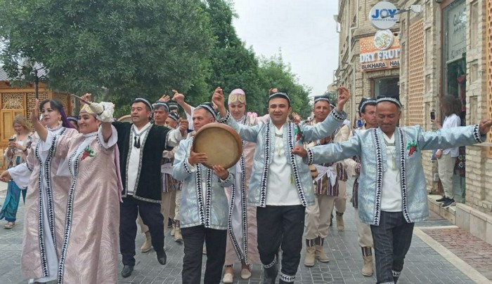 Buxorodagi festivalda "Uzumchi" folklor jamoasi ham faol ishtirok etmoqda