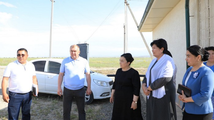 Bosh vazir o'rinbosari Yangiobodda pillachilik sohasidagi ishlar bilan tanishdi